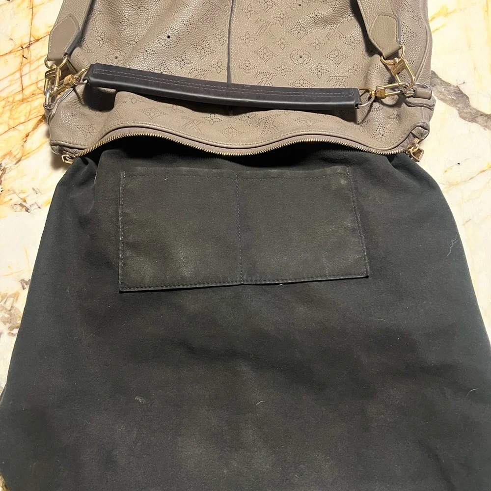 Authentic Louis Vuitton Ombre taupe Mahina leather SELENE MM Shoulder Bag - Picture 11 of 11